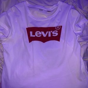 White Classic Levi’s Tshirt